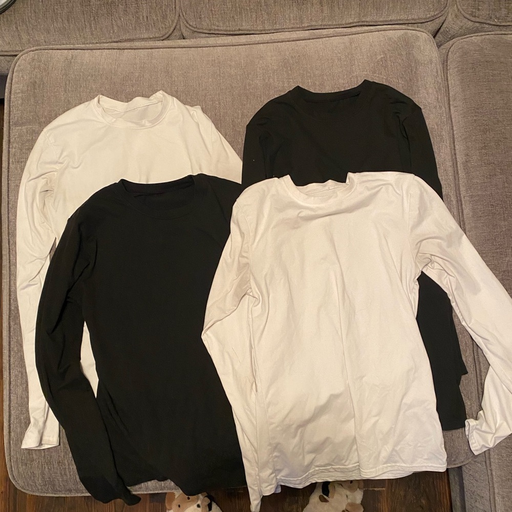 Set of 4 long sleeved tees